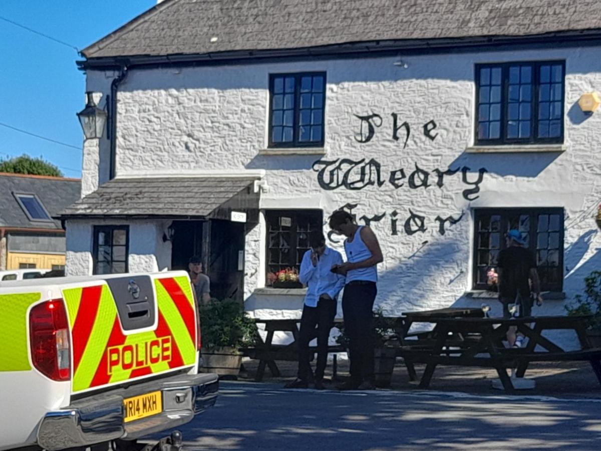 The Weary Friar Inn Pillaton Экстерьер фото