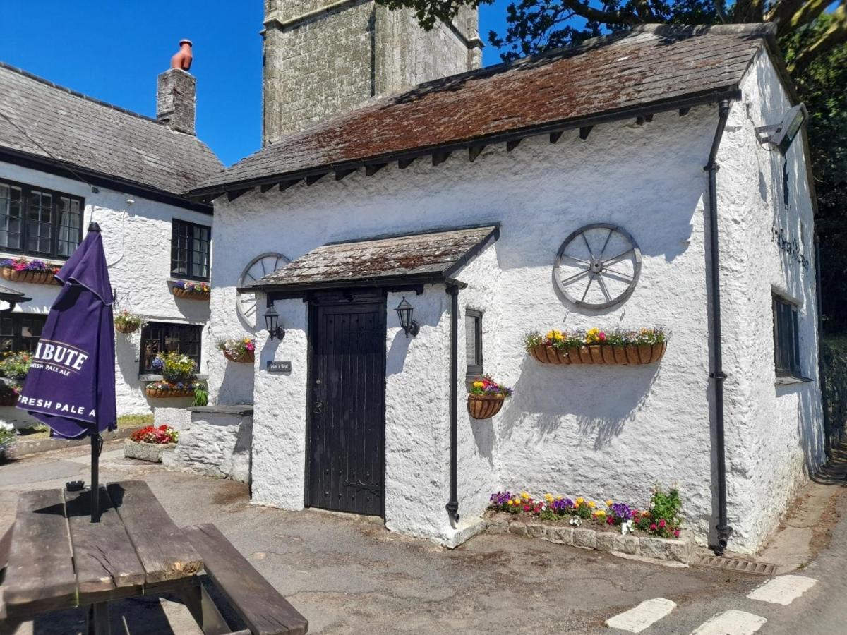 The Weary Friar Inn Pillaton Экстерьер фото