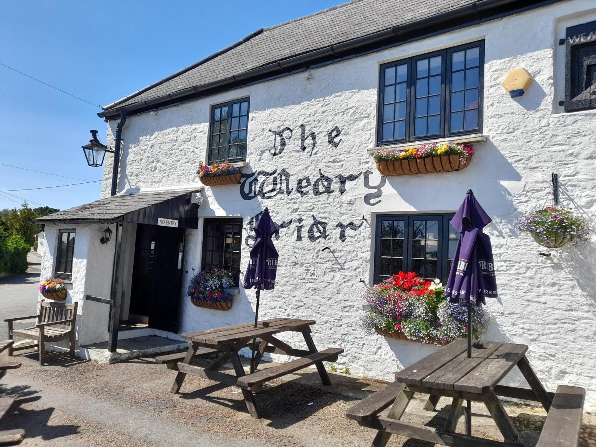 The Weary Friar Inn Pillaton Экстерьер фото