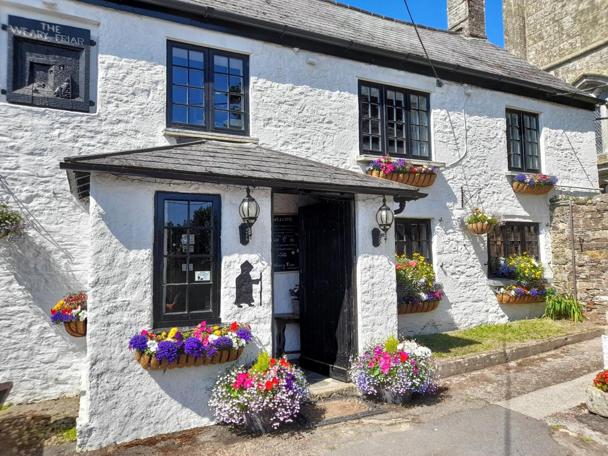 The Weary Friar Inn Pillaton Экстерьер фото