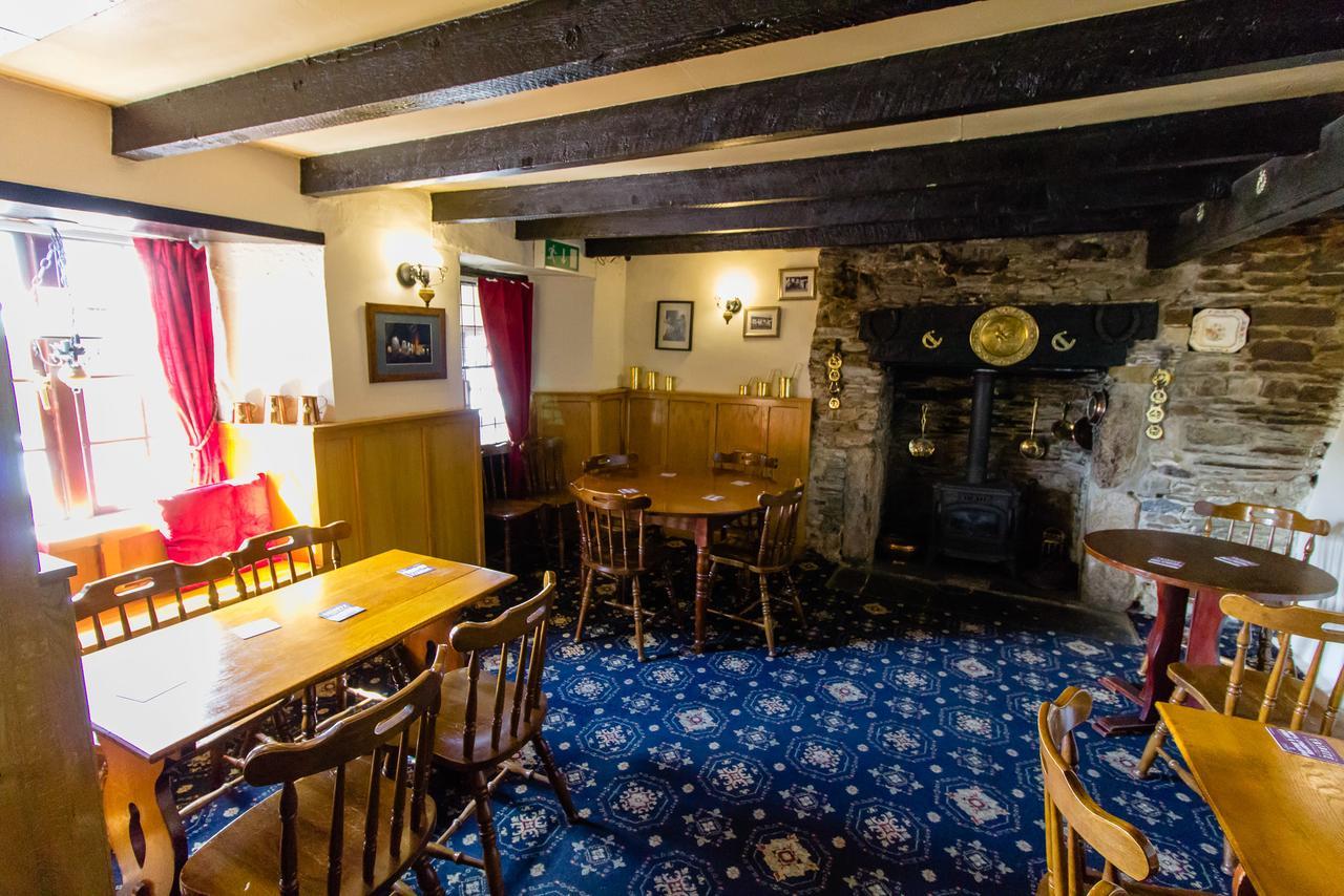 The Weary Friar Inn Pillaton Экстерьер фото