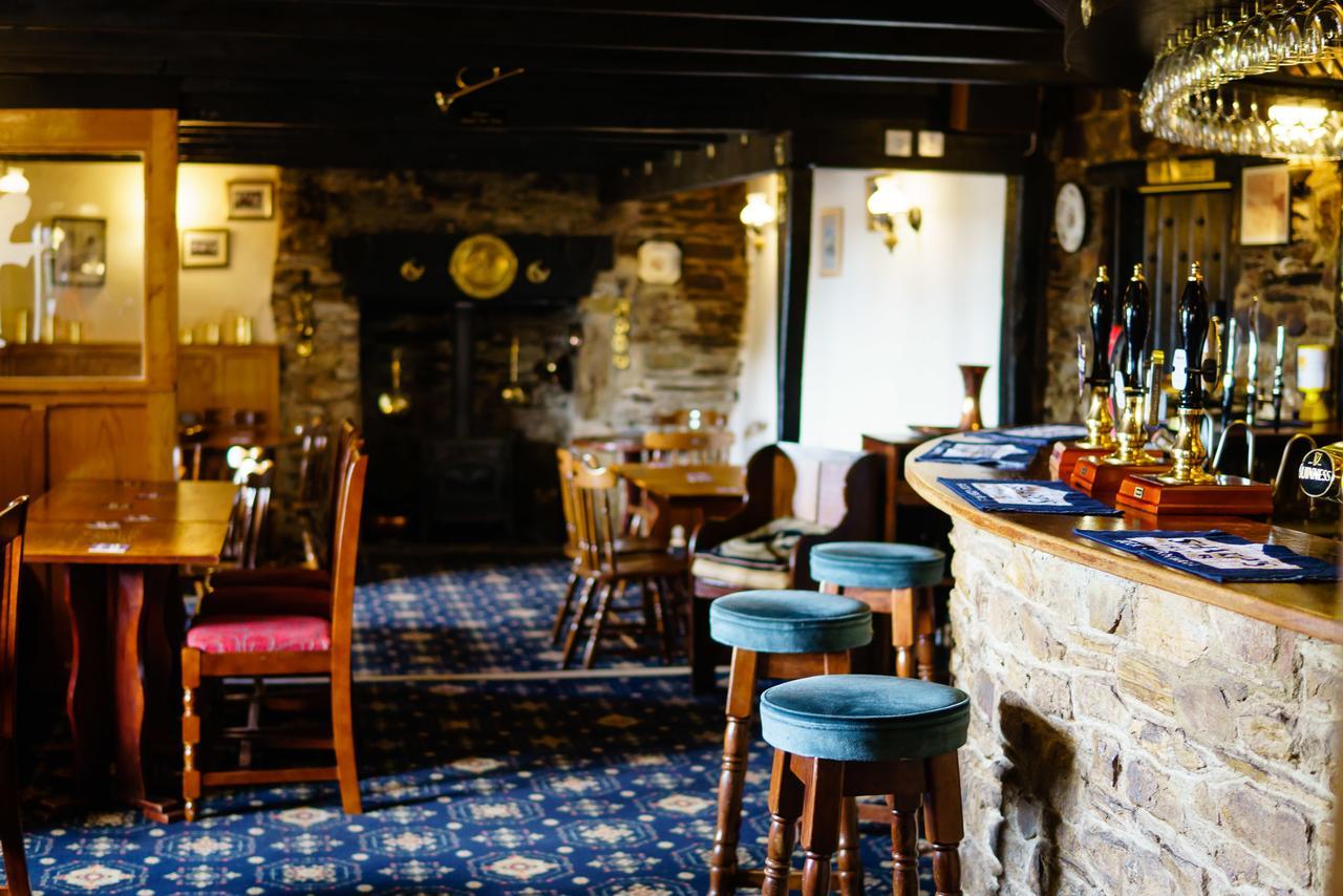 The Weary Friar Inn Pillaton Экстерьер фото