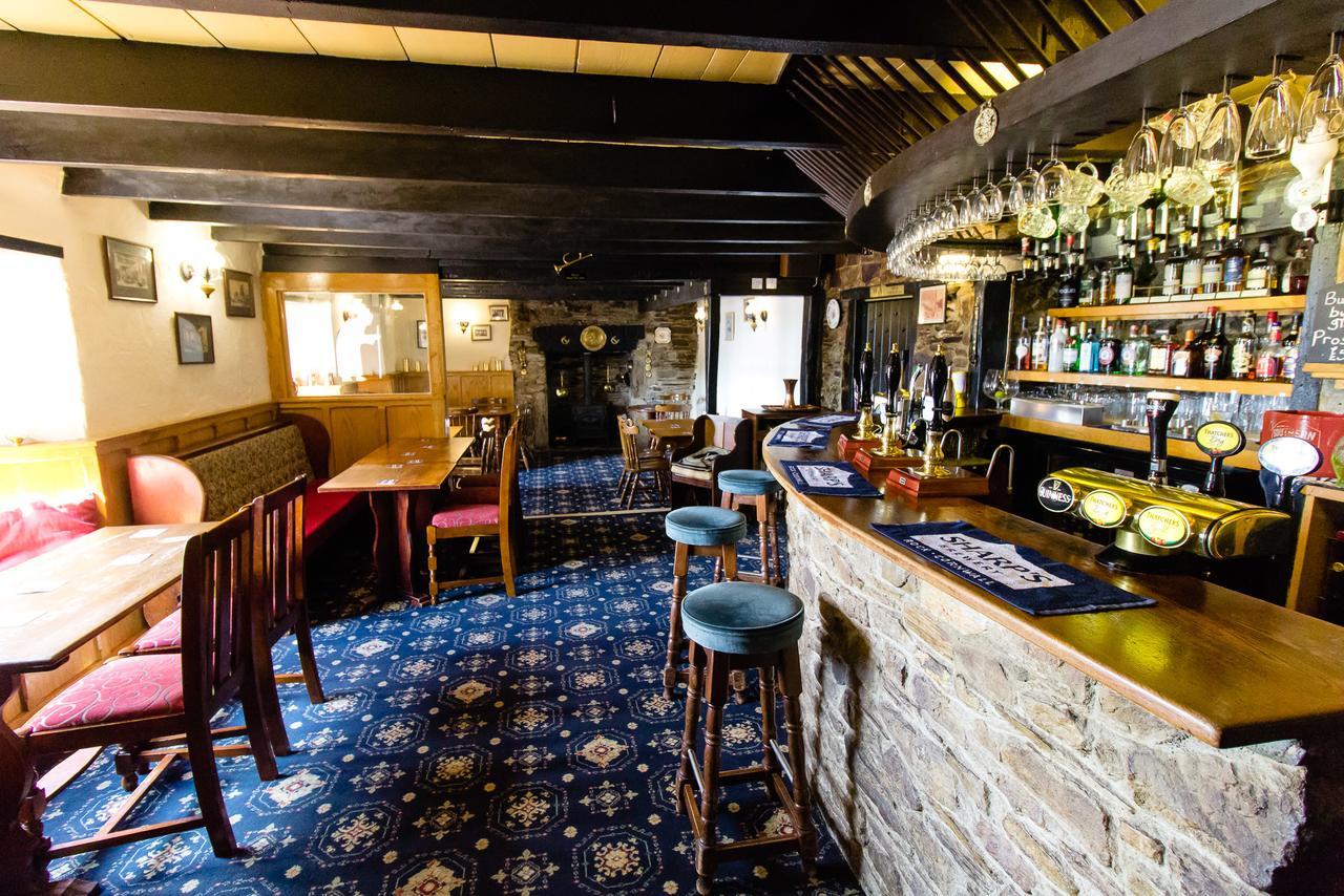 The Weary Friar Inn Pillaton Экстерьер фото