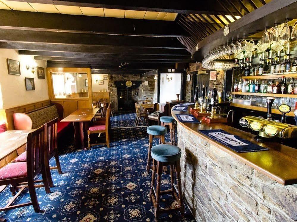 The Weary Friar Inn Pillaton Экстерьер фото